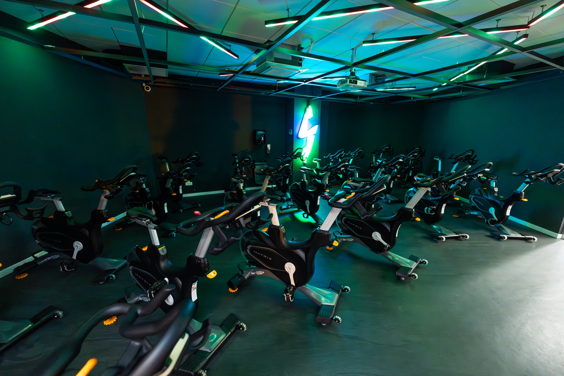 Level Up Promenada — Spinning room